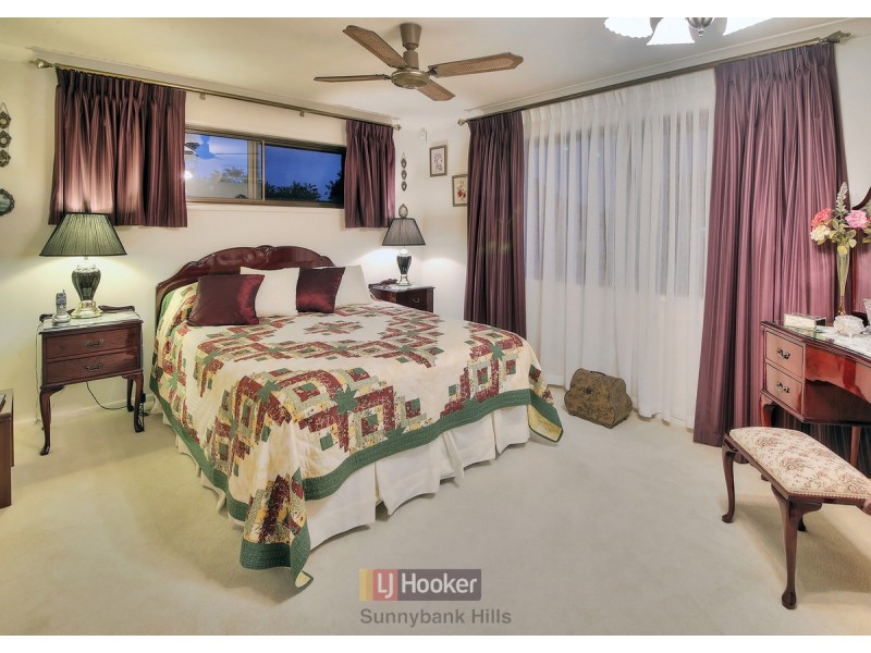 28 Carnaby Street, Macgregor QLD 4109