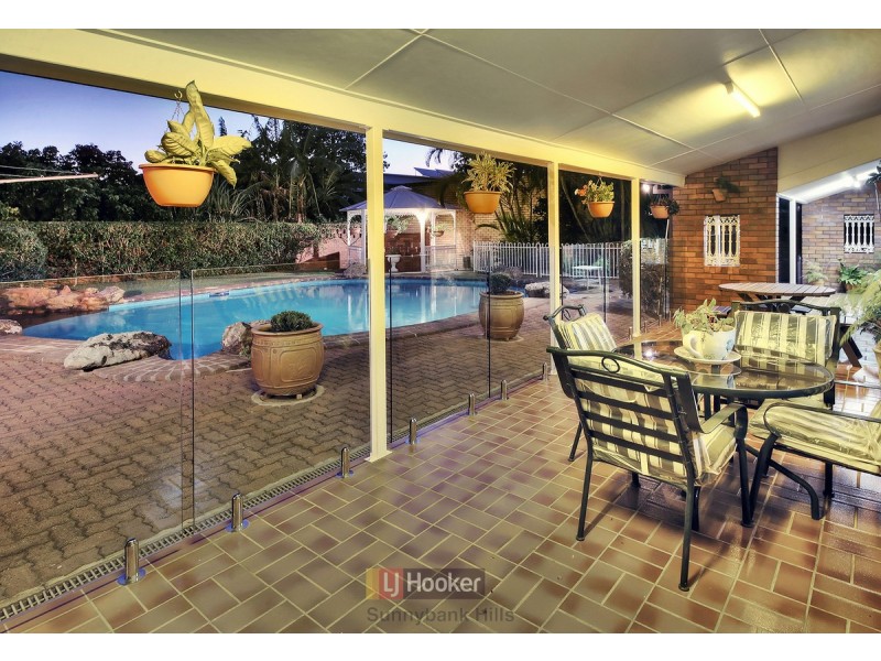 28 Carnaby Street, Macgregor QLD 4109