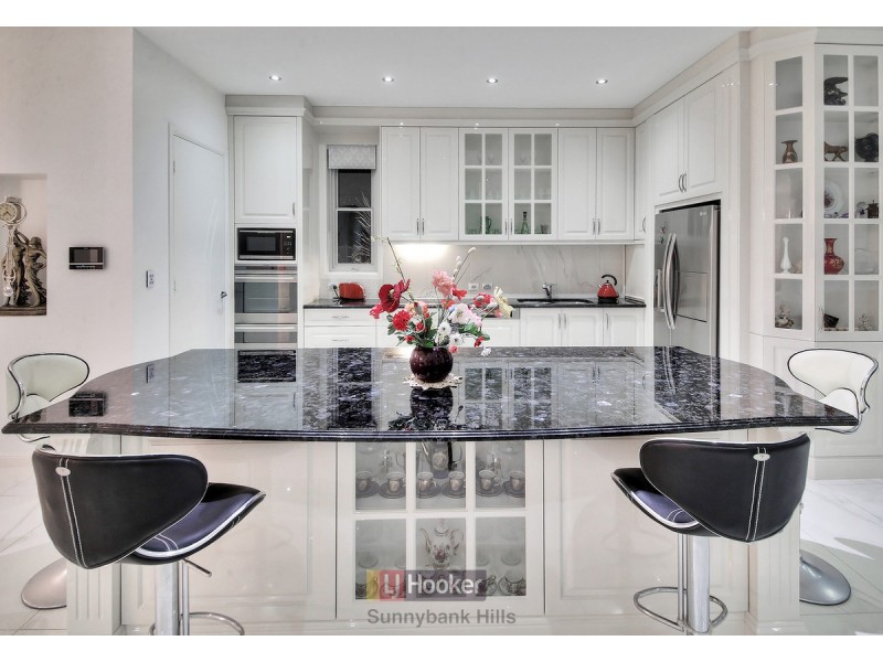 17 Cavallaro Street, Robertson QLD 4109