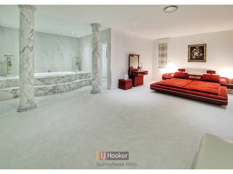 17 Cavallaro Street, Robertson QLD 4109