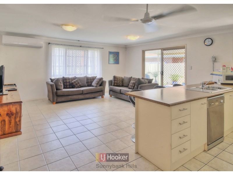 9 Innes Close, Parkinson QLD 4115