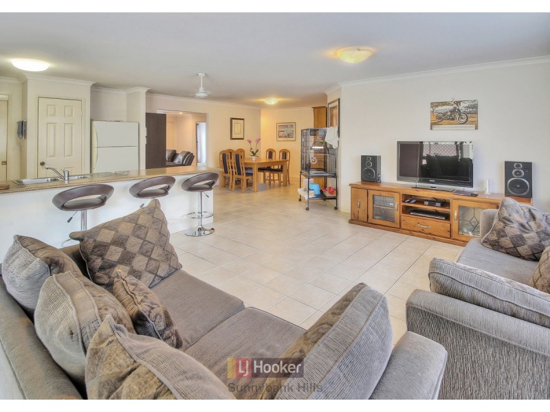 9 Innes Close, Parkinson QLD 4115