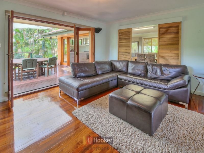 6 Rhyl Street, Macgregor QLD 4109