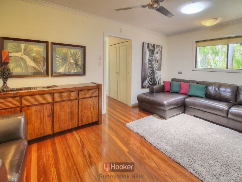 6 Rhyl Street, Macgregor QLD 4109