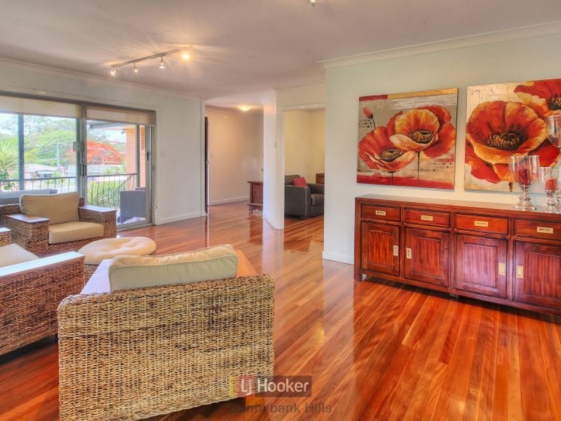6 Rhyl Street, Macgregor QLD 4109