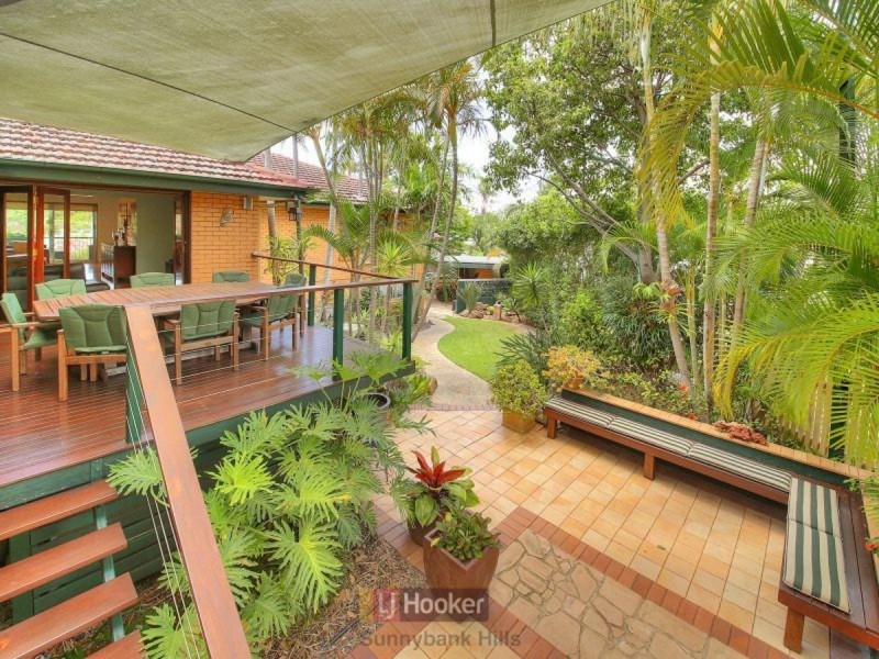 6 Rhyl Street, Macgregor QLD 4109