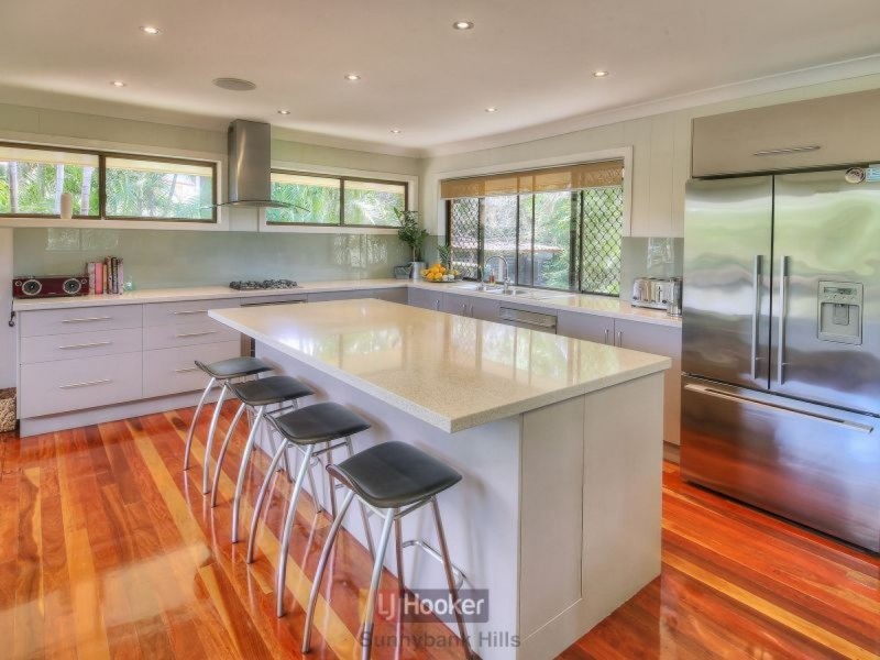6 Rhyl Street, Macgregor QLD 4109