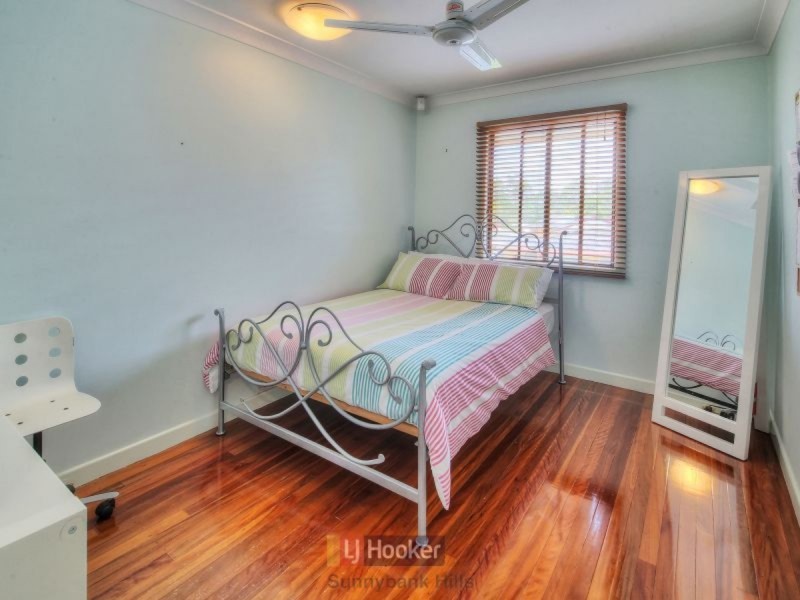 6 Rhyl Street, Macgregor QLD 4109