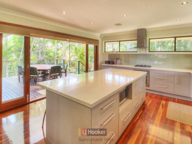 6 Rhyl Street, Macgregor QLD 4109