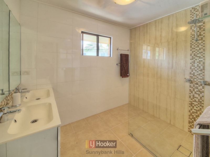 6 Rhyl Street, Macgregor QLD 4109
