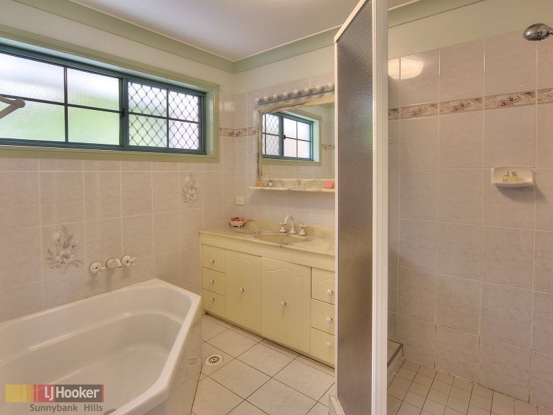 53 Bluegrass Crescent, Eight Mile Plains QLD 4113