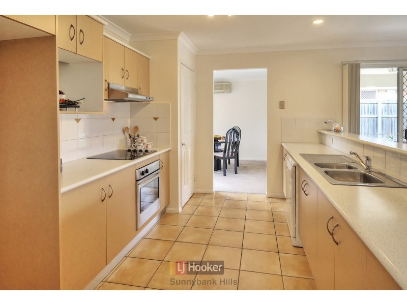 46 Pinedale Crescent, Parkinson QLD 4115