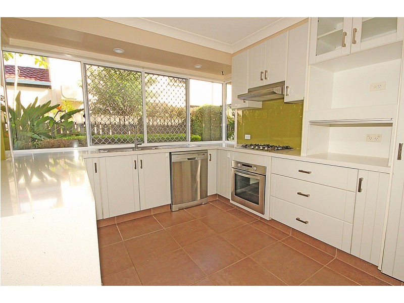 16 Victoria Crescent, Parkinson QLD 4115