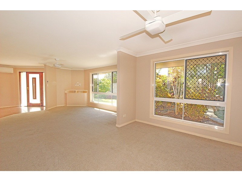 16 Victoria Crescent, Parkinson QLD 4115