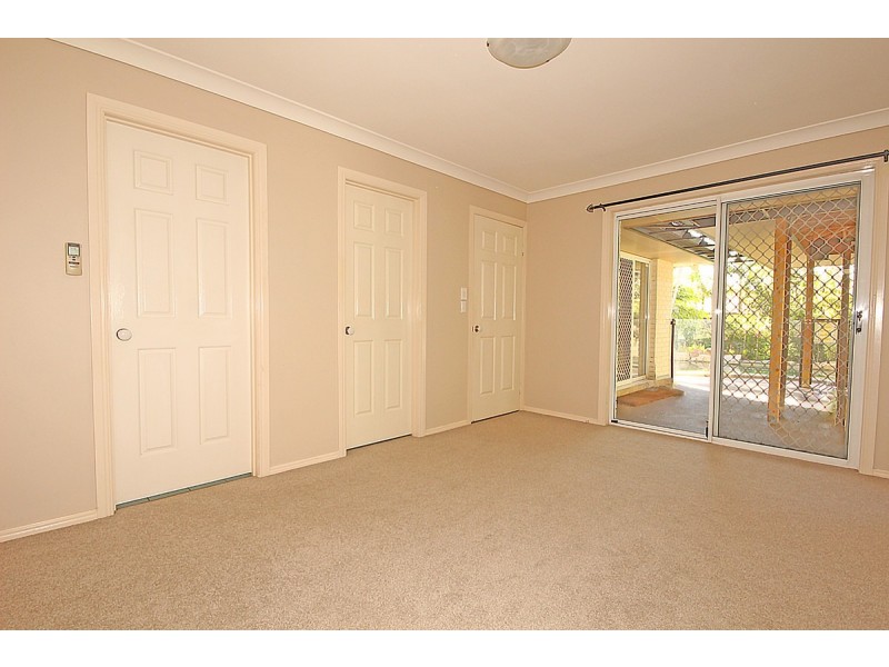 16 Victoria Crescent, Parkinson QLD 4115