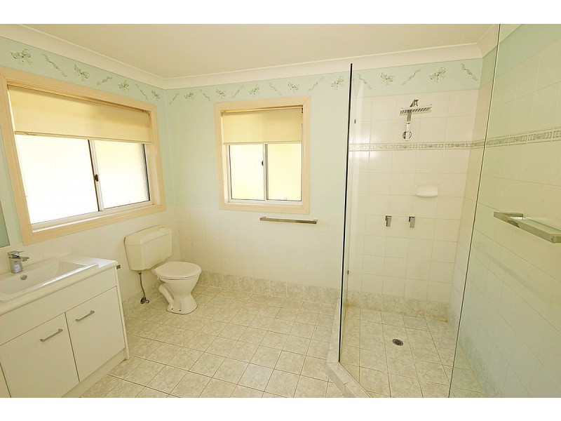 16 Victoria Crescent, Parkinson QLD 4115