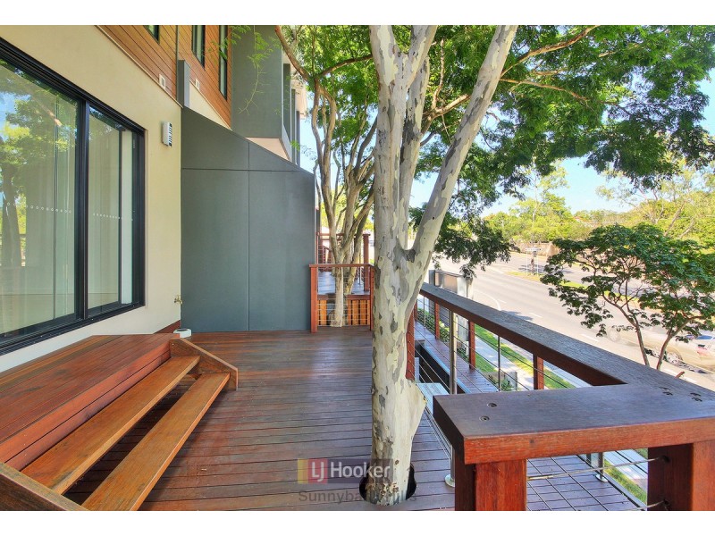 819 Creek Road, Carindale QLD 4152