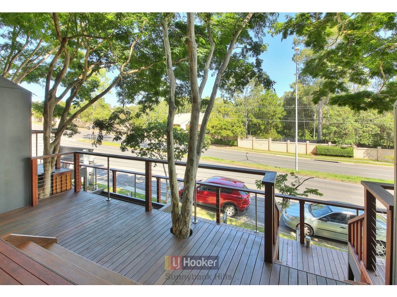819 Creek Road, Carindale QLD 4152
