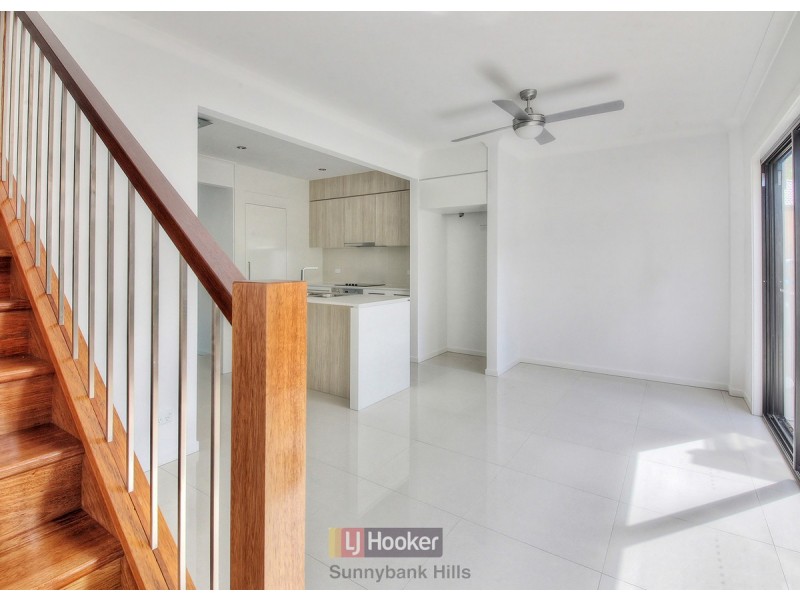 819 Creek Road, Carindale QLD 4152