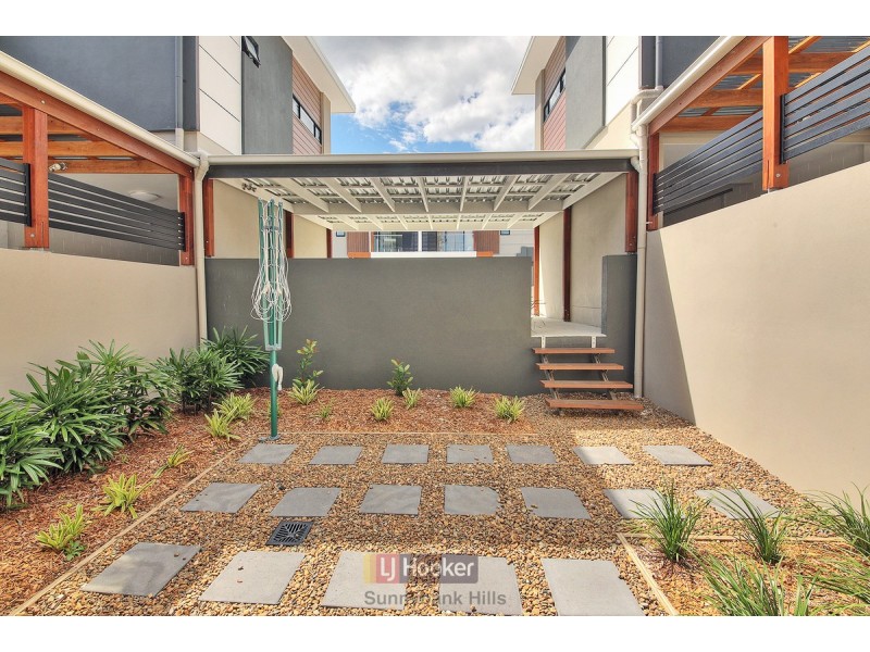 819 Creek Road, Carindale QLD 4152