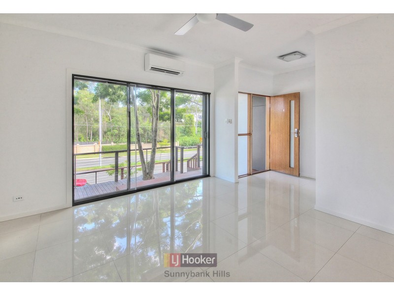 819 Creek Road, Carindale QLD 4152