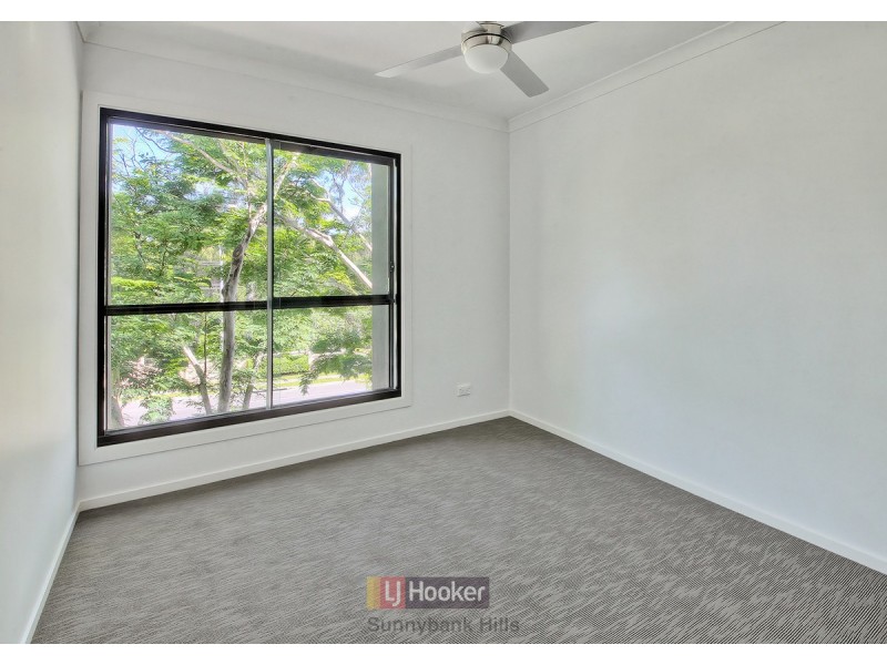 819 Creek Road, Carindale QLD 4152
