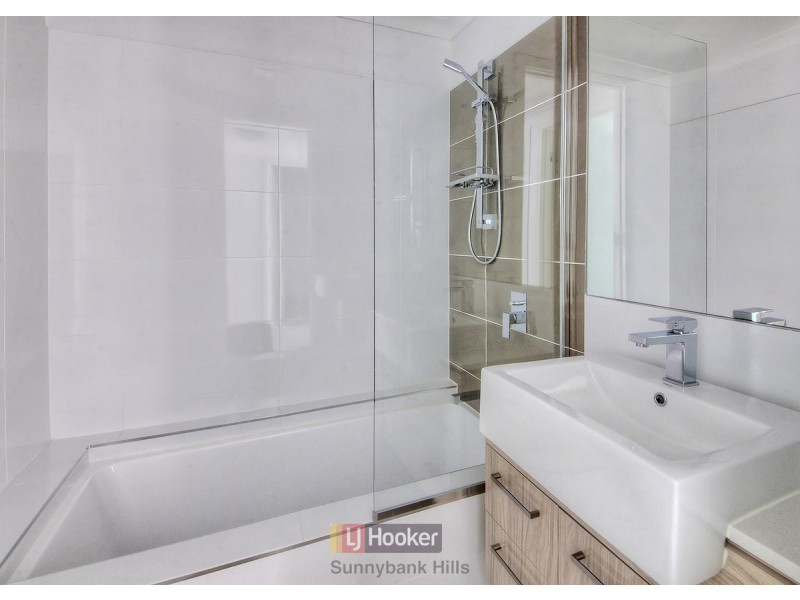 819 Creek Road, Carindale QLD 4152