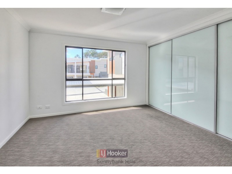 819 Creek Road, Carindale QLD 4152