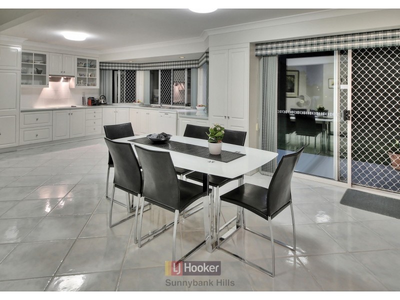 2 Poinciana Crescent, Stretton QLD 4116