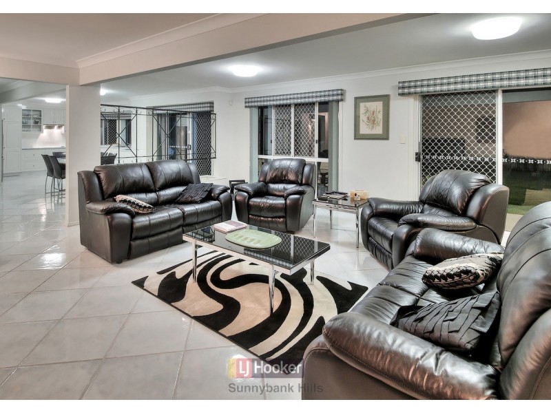 2 Poinciana Crescent, Stretton QLD 4116
