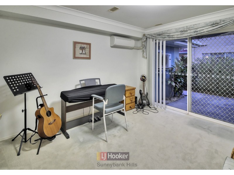 2 Poinciana Crescent, Stretton QLD 4116