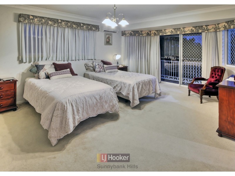 2 Poinciana Crescent, Stretton QLD 4116