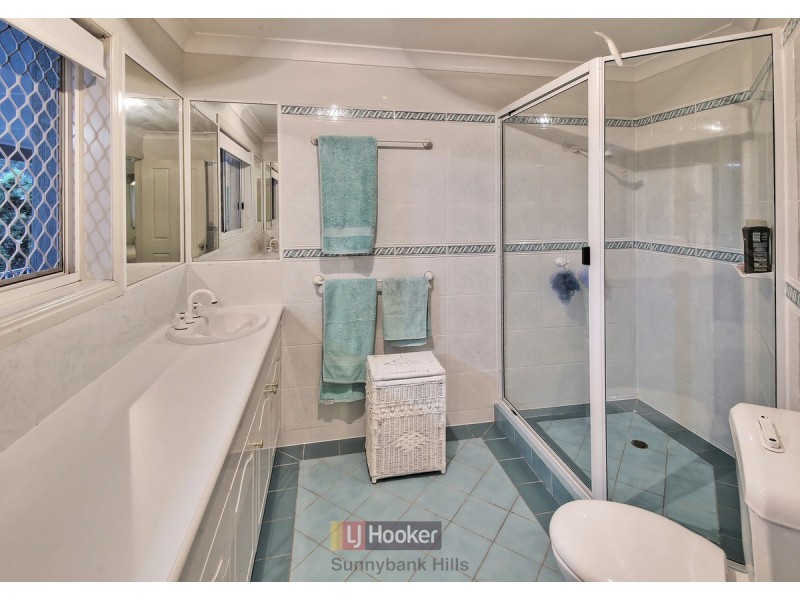 2 Poinciana Crescent, Stretton QLD 4116