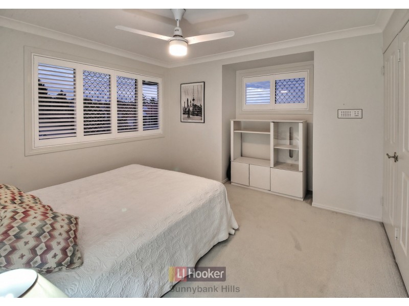 2 Poinciana Crescent, Stretton QLD 4116