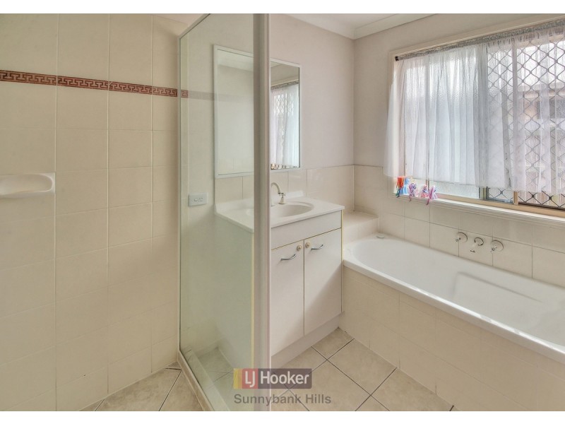 9 Innes Close, Parkinson QLD 4115