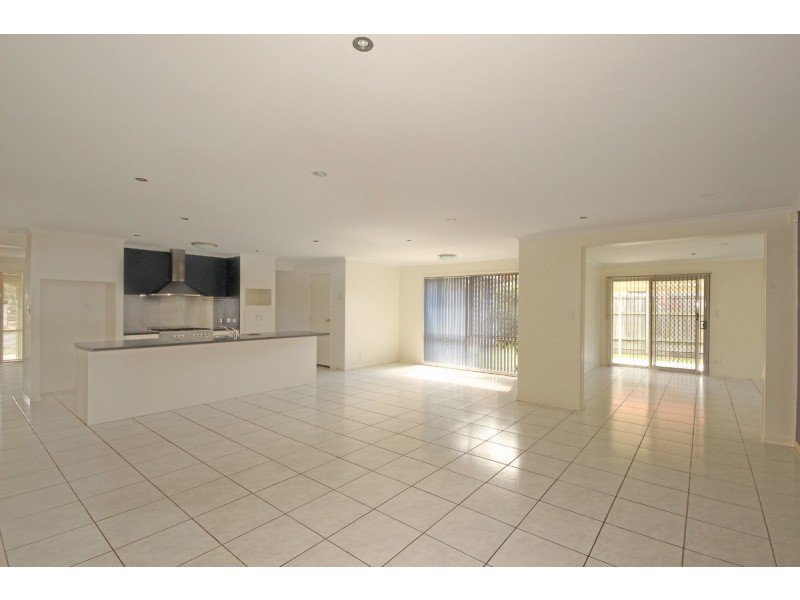 37 The Parkway, Stretton QLD 4116