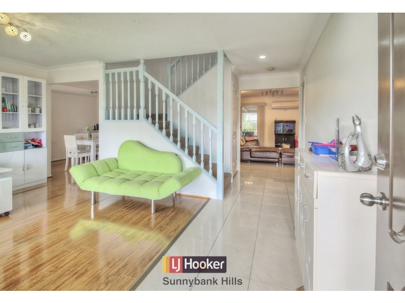 27 Karajini Crescent, Parkinson QLD 4115