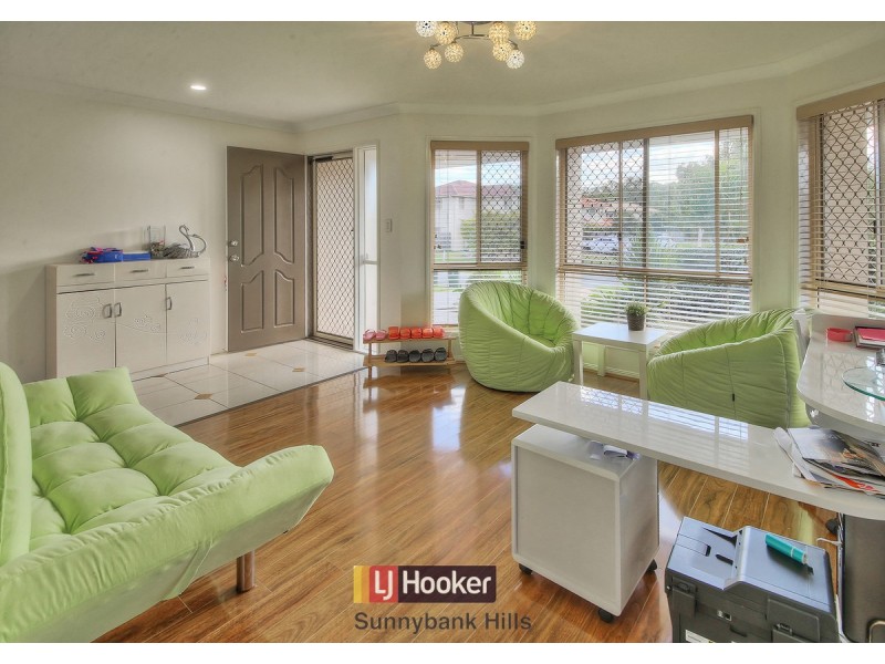 27 Karajini Crescent, Parkinson QLD 4115