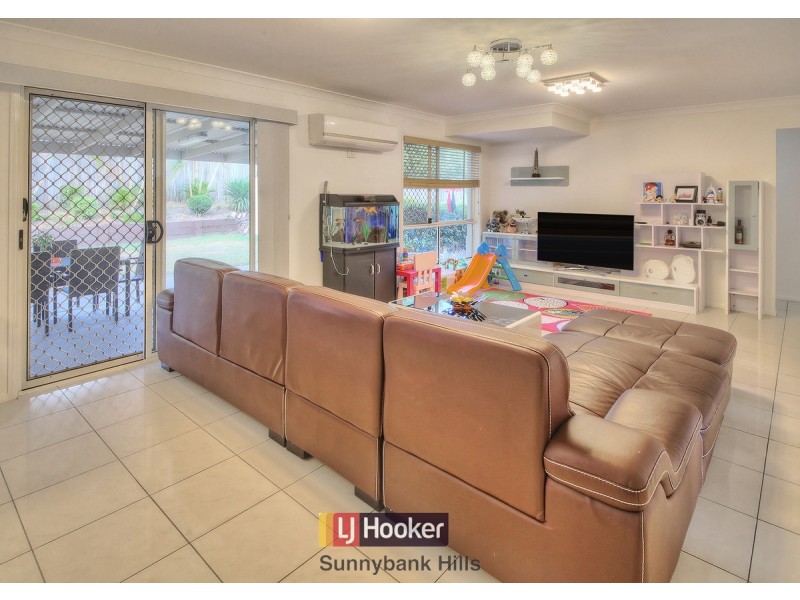 27 Karajini Crescent, Parkinson QLD 4115