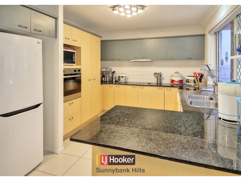 27 Karajini Crescent, Parkinson QLD 4115