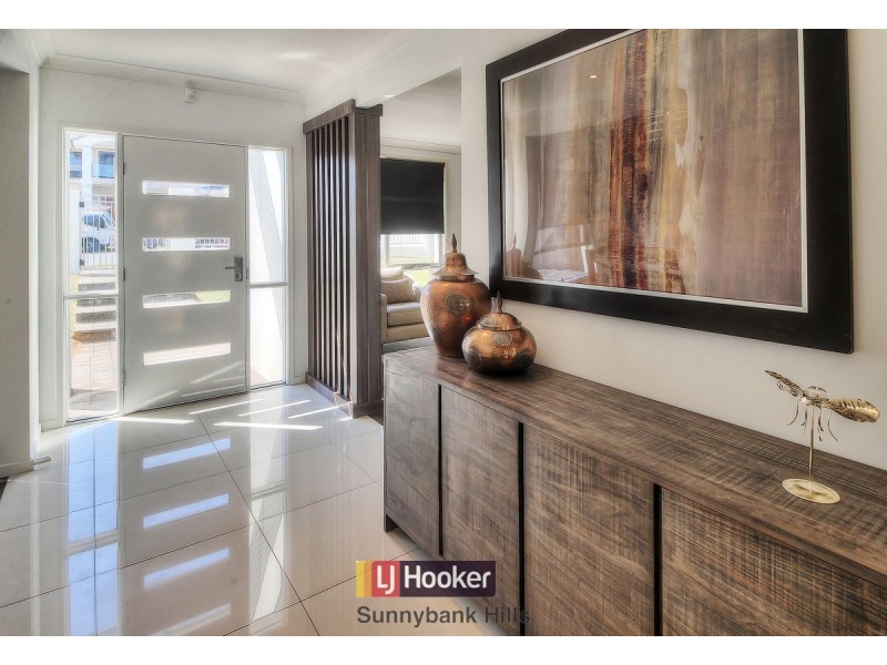 9 Golden Place, Robertson QLD 4109