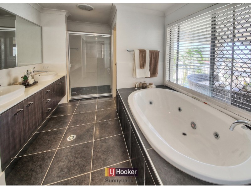9 Golden Place, Robertson QLD 4109