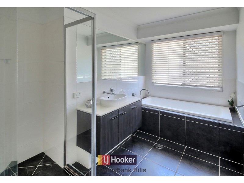 9 Golden Place, Robertson QLD 4109