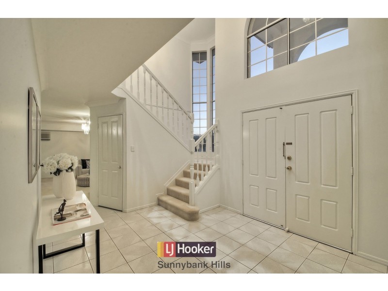 31 Windsor Place, Carindale QLD 4152