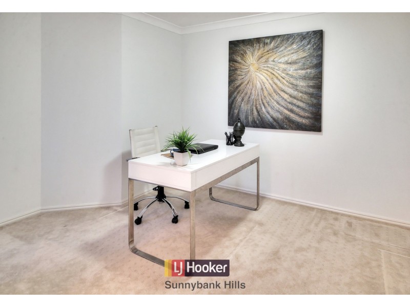 31 Windsor Place, Carindale QLD 4152