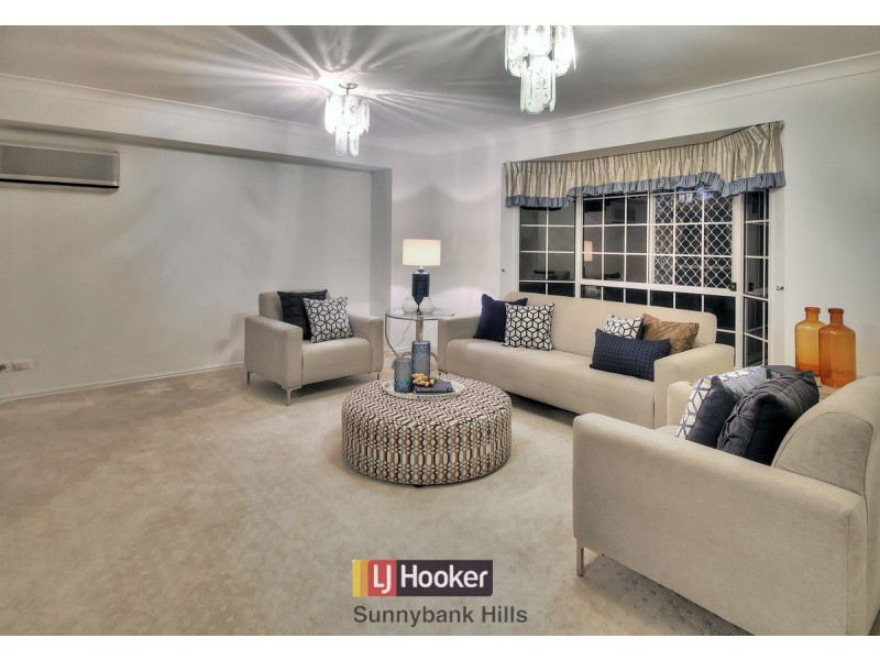 31 Windsor Place, Carindale QLD 4152