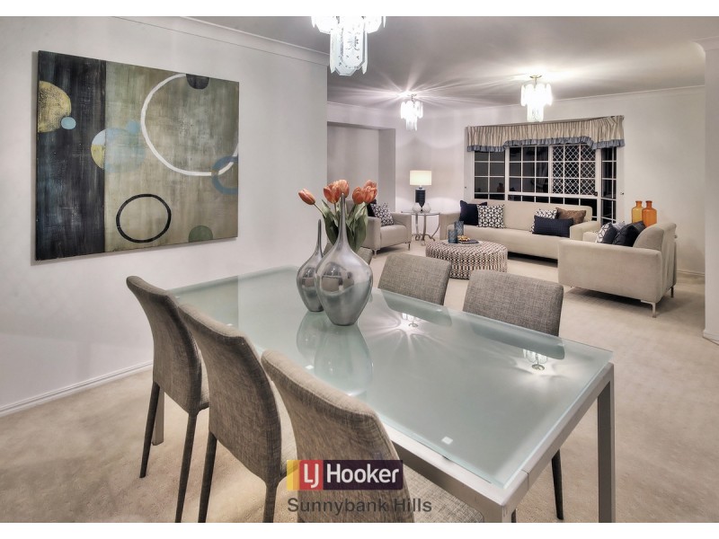 31 Windsor Place, Carindale QLD 4152