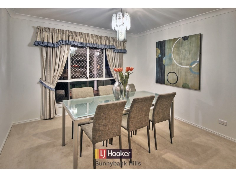 31 Windsor Place, Carindale QLD 4152