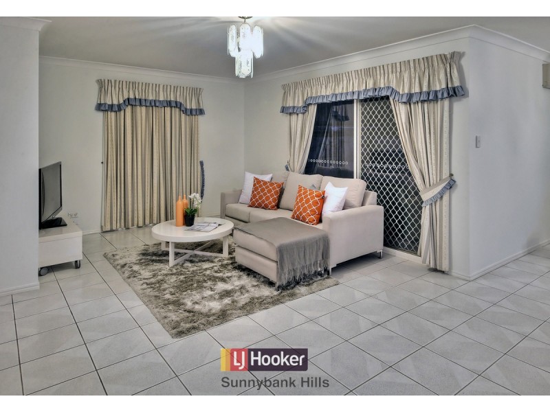 31 Windsor Place, Carindale QLD 4152