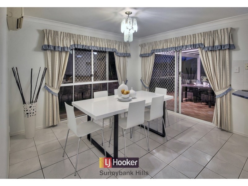 31 Windsor Place, Carindale QLD 4152